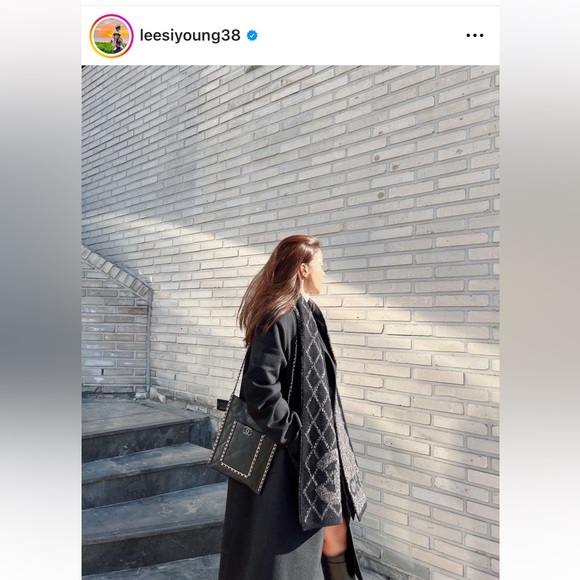 Auth Chanel Classic CC Logo Gray Black Knit Cashmere Scarf - Picture 9 of 9